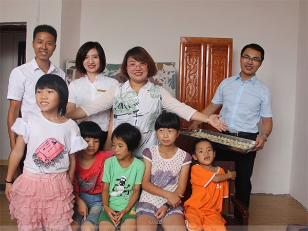 人和集團(tuán)“讓愛(ài)心傳遞文明，讓奉獻(xiàn)精彩城市”公益活動(dòng)圓滿結(jié)束 